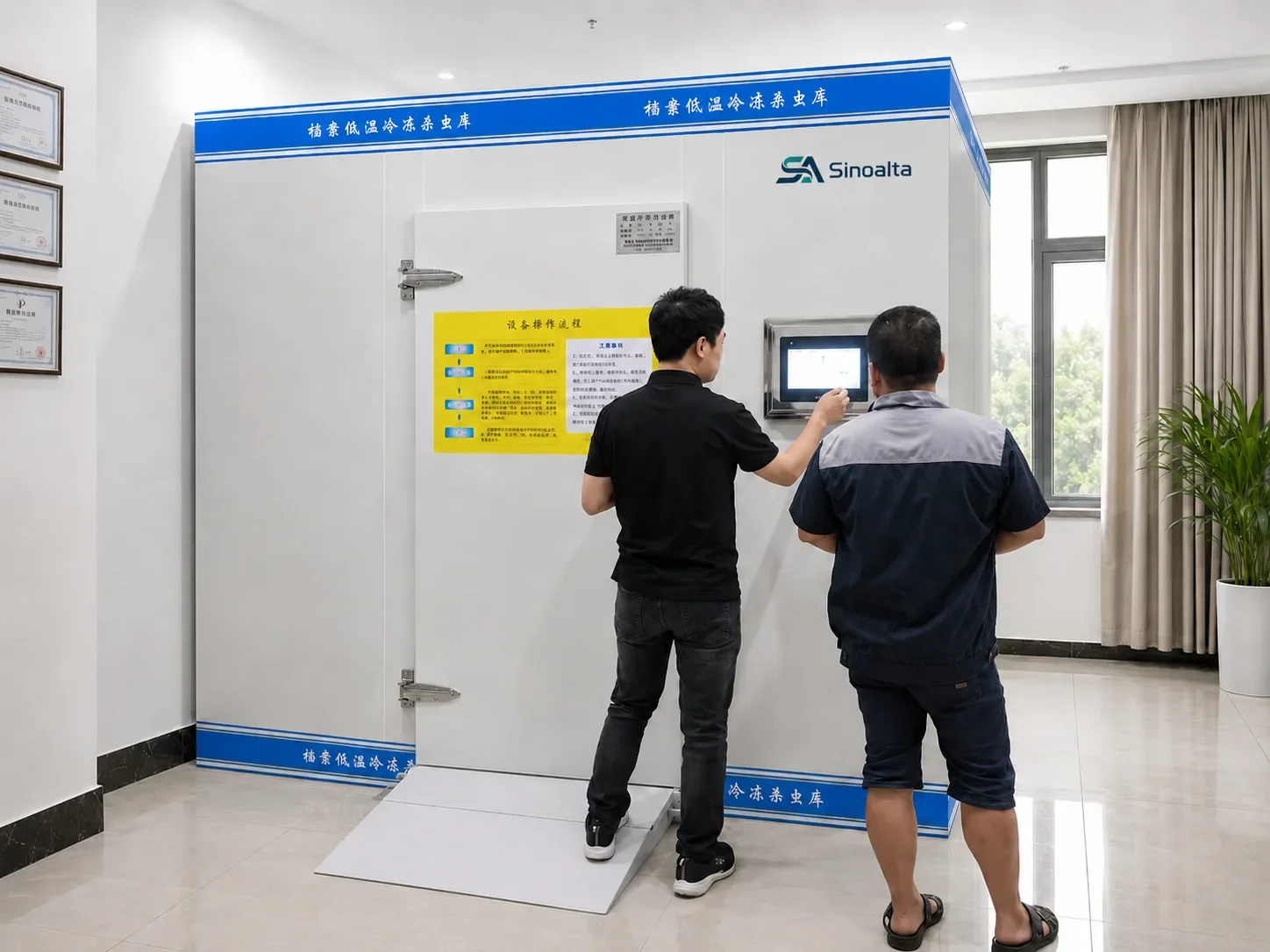 Low-temperature drying and recovery room for water-damaged archives